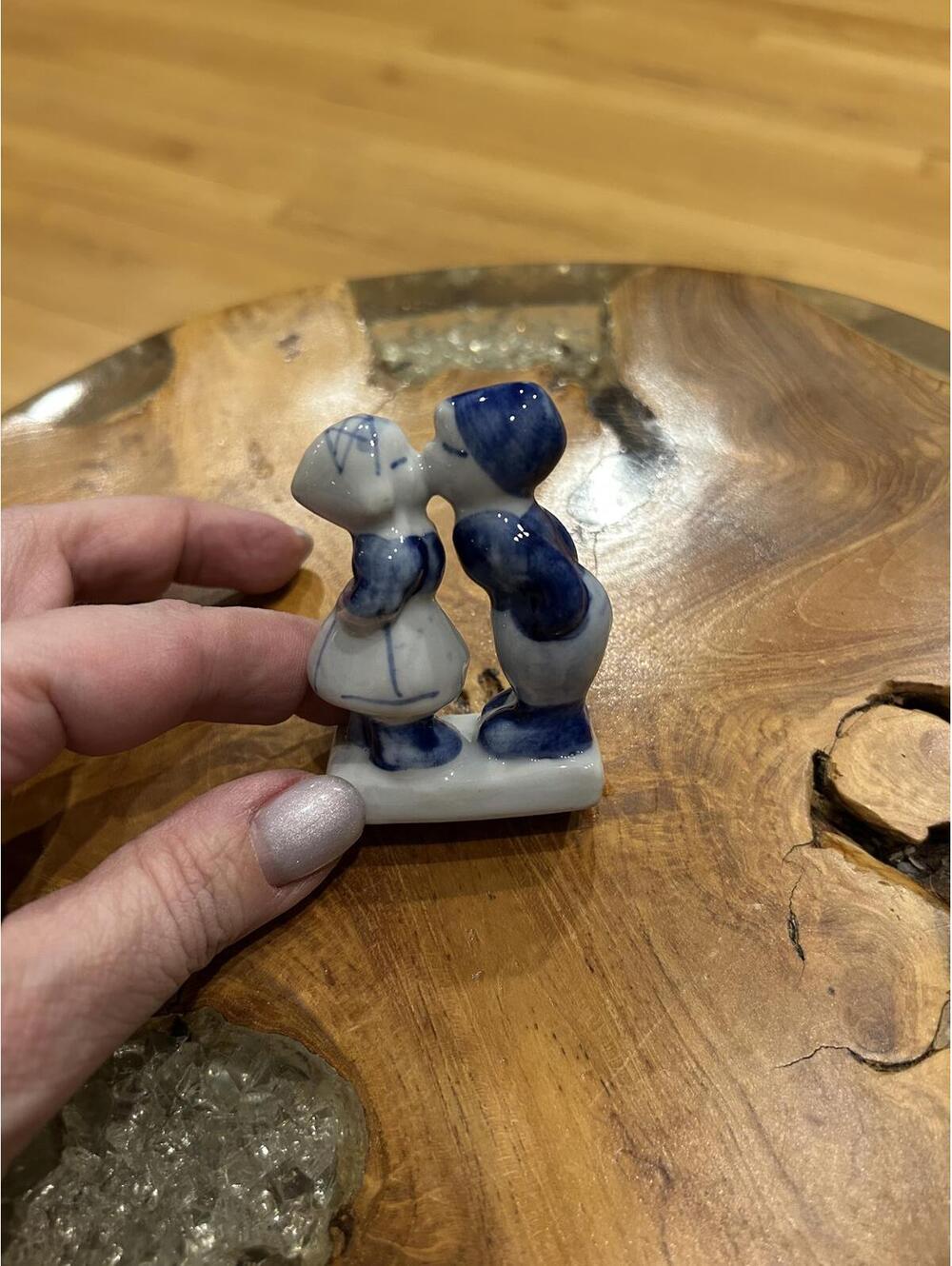 Blue and White Porcelain Figurine of Kissing Couple